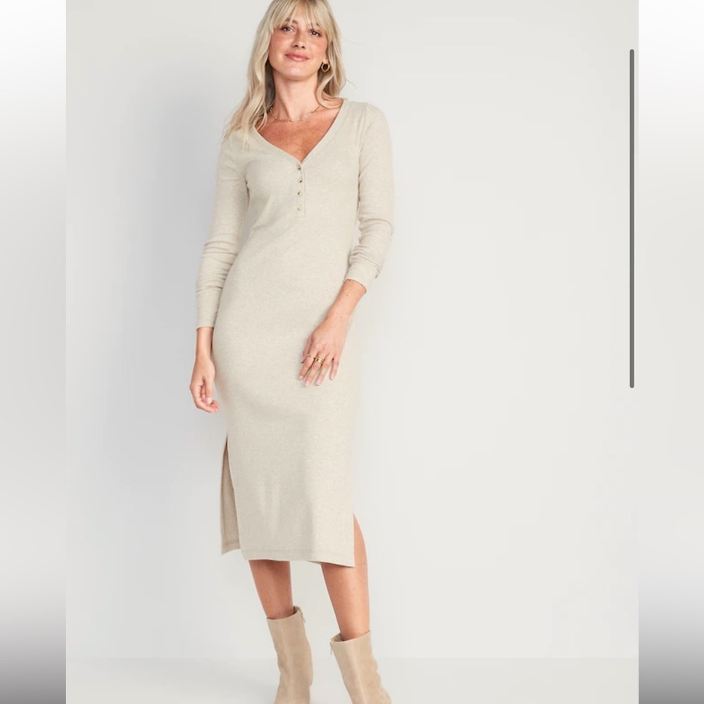 Fitted Long-Sleeve Heathered Rib-Knit Henley Midi Dress